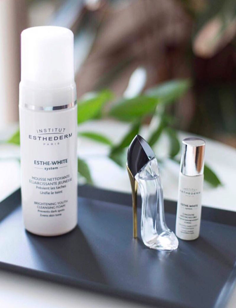 ESTHE-WHITE - Espuma Limpiadora Aclaradora