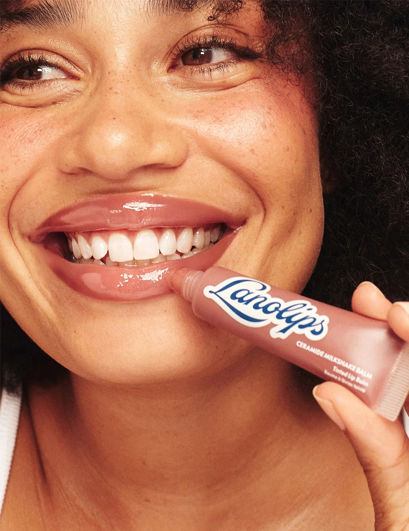 CERAMIDE MILKSHAKE BALM CARAMEL MELT - Bálsamo Labial con color